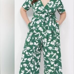 Chic Emerald Green and White Floral Jumper NWT Size 24